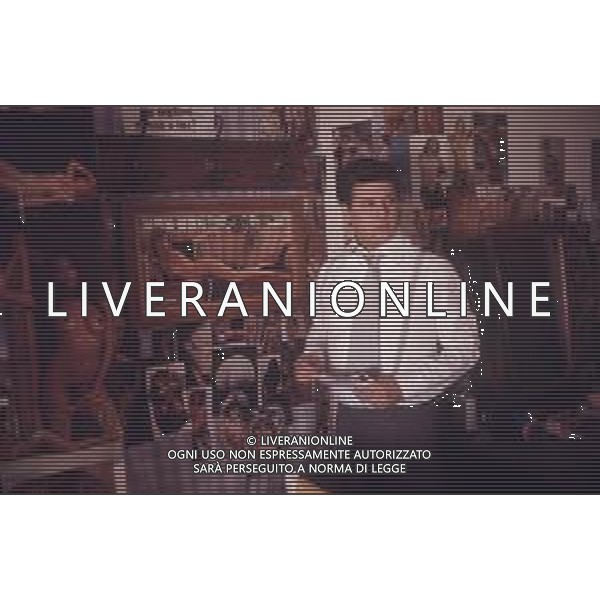 DIAP-RETROSPETIVA RENATO POZZETTO ATTORE E CANTANTE NELLA FOTO RENATO POZZETTO SUL SET DEL FILM“LUNA DI MIELE IN TRE“ AG ALDO LIVERANI SAS