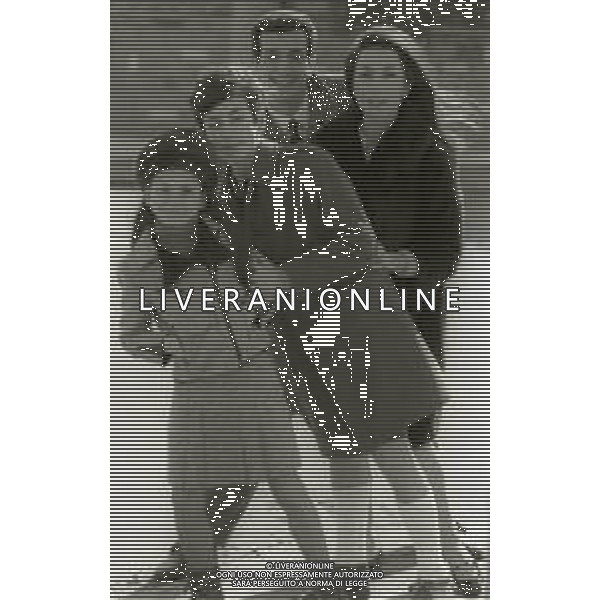 NEG-RETROSPETTIVA LUIGI VANNUCCHI ATTORE NELLA FOTO LUIGI VANNUCCHI A ROMA NELL\'ANNO 1968 CON LA FAMIGLIA FOTO PASCUTTINI-AG ALDO LIVERANI SAS 