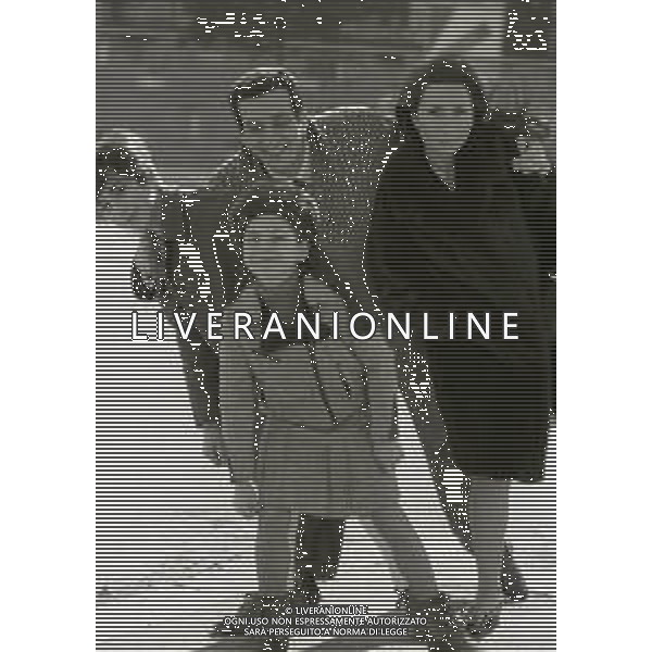 NEG-RETROSPETTIVA LUIGI VANNUCCHI ATTORE NELLA FOTO LUIGI VANNUCCHI A ROMA NELL\'ANNO 1968 CON LA FAMIGLIA FOTO PASCUTTINI-AG ALDO LIVERANI SAS 