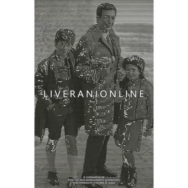 NEG-RETROSPETTIVA LUIGI VANNUCCHI ATTORE NELLA FOTO LUIGI VANNUCCHI A ROMA NELL\'ANNO 1968 CON LA FAMIGLIA FOTO PASCUTTINI-AG ALDO LIVERANI SAS 