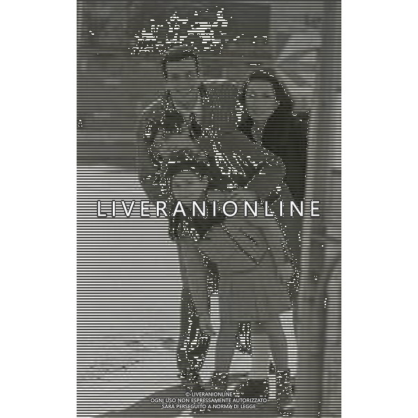 NEG-RETROSPETTIVA LUIGI VANNUCCHI ATTORE NELLA FOTO LUIGI VANNUCCHI A ROMA NELL\'ANNO 1968 CON LA FAMIGLIA FOTO PASCUTTINI-AG ALDO LIVERANI SAS 