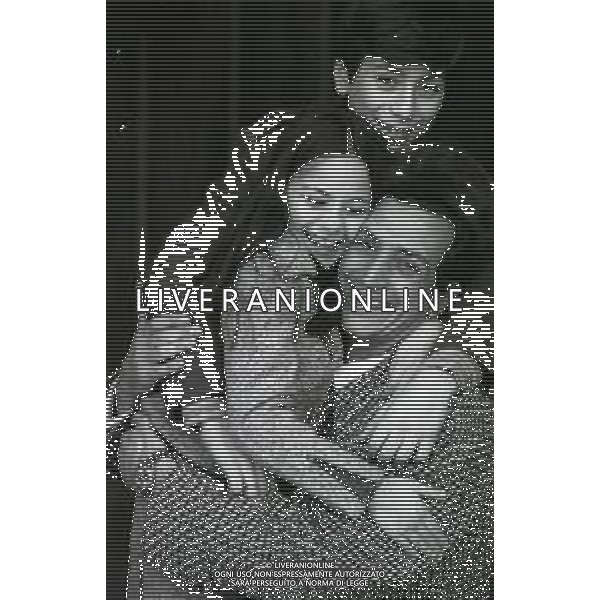NEG-RETROSPETTIVA LUIGI VANNUCCHI ATTORE NELLA FOTO LUIGI VANNUCCHI A ROMA NELL\'ANNO 1968 CON LA FAMIGLIA FOTO PASCUTTINI-AG ALDO LIVERANI SAS 