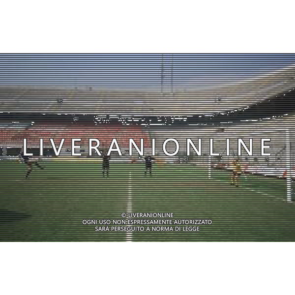 Dia- RETROSPETTIVA RENATO POZZETTO ATTORE NELLA FOTO DURANTE LE RIPRESE DEL FILM “IL VOLATORE DI AQUILONI“ CON KARL HEINZ RUMMENIGGE ALLO STADIO MEAZZA DI SAN SIRO A MILANO NELL\'ANNO 1984 AG ALDO LIVERANI SAS