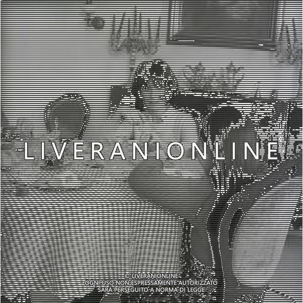 NEG-RETROSPETTIVA LUIGI VANNUCCHI ATTORE NELLA FOTO LUIGI VANNUCCHI A ROMA NELL\'ANNO 1968 CON LA FAMIGLIA FOTO PASCUTTINI-AG ALDO LIVERANI SAS 