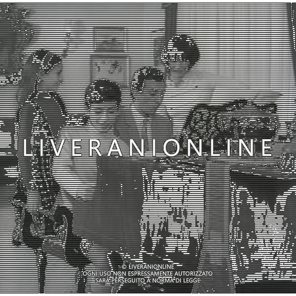 NEG-RETROSPETTIVA LUIGI VANNUCCHI ATTORE NELLA FOTO LUIGI VANNUCCHI A ROMA NELL\'ANNO 1968 CON LA FAMIGLIA FOTO PASCUTTINI-AG ALDO LIVERANI SAS 