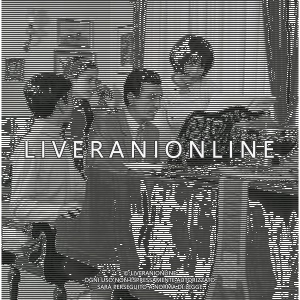 NEG-RETROSPETTIVA LUIGI VANNUCCHI ATTORE NELLA FOTO LUIGI VANNUCCHI A ROMA NELL\'ANNO 1968 CON LA FAMIGLIA FOTO PASCUTTINI-AG ALDO LIVERANI SAS 