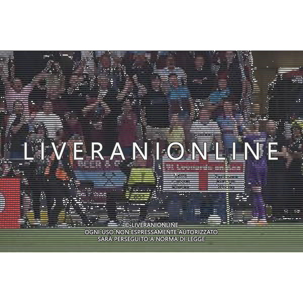 TVRG Cristiano Biraghi (Fiorentina) colpito alla testa da un oggetto lanciato dai tifosi West Ham United Fiorentina vs West Ham United Praga (CZE) 07-06-2023 Eden Arena Finale UEFA Conference League foto Roberto Garavaglia/ag. Aldo Liverani sas/AGENZIA ALDO LIVERANI SAS