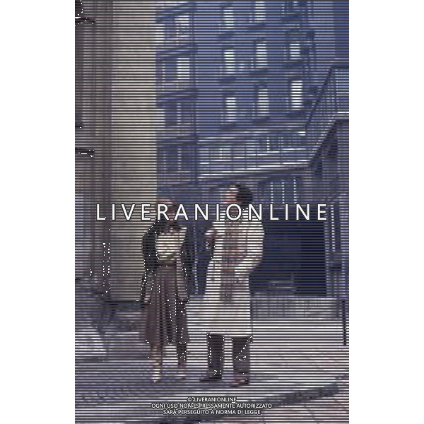 DIAP-COL-RETROSPETTIVA LUIGI VANNUCCHI ATTORE NELLA FOTO LUIGI VANNUCCHI CON LA FIGLIA SABINA A MILANO CASTELLO SFORZESCO NELL\'ANNO 1978 AG ALDO LIVERANI SAS