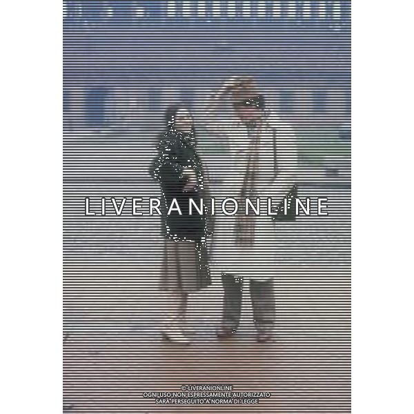 DIAP-COL-RETROSPETTIVA LUIGI VANNUCCHI ATTORE NELLA FOTO LUIGI VANNUCCHI CON LA FIGLIA SABINA A MILANO CASTELLO SFORZESCO NELL\'ANNO 1978 AG ALDO LIVERANI SAS