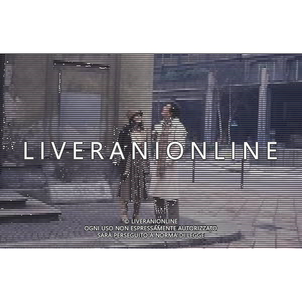 DIAP-COL-RETROSPETTIVA LUIGI VANNUCCHI ATTORE NELLA FOTO LUIGI VANNUCCHI CON LA FIGLIA SABINA A MILANO CASTELLO SFORZESCO NELL\'ANNO 1978 AG ALDO LIVERANI SAS