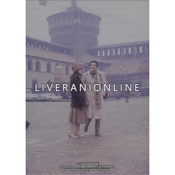 DIAP-COL-RETROSPETTIVA LUIGI VANNUCCHI ATTORE NELLA FOTO LUIGI VANNUCCHI CON LA FIGLIA SABINA A MILANO CASTELLO SFORZESCO NELL\'ANNO 1978 AG ALDO LIVERANI SAS