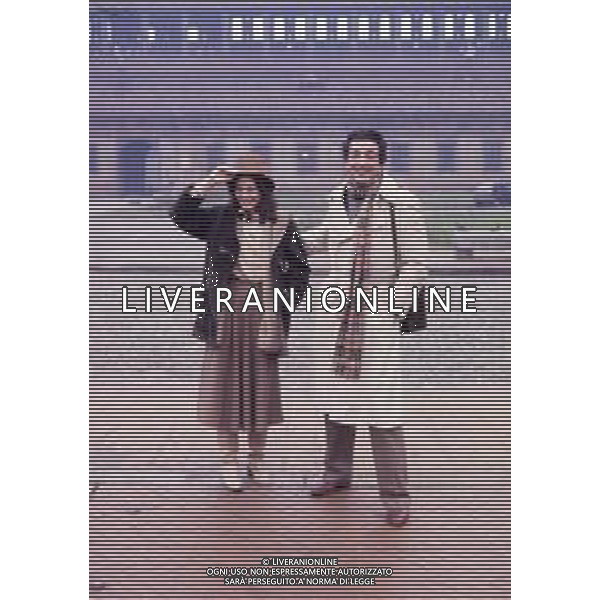DIAP-COL-RETROSPETTIVA LUIGI VANNUCCHI ATTORE NELLA FOTO LUIGI VANNUCCHI CON LA FIGLIA SABINA A MILANO CASTELLO SFORZESCO NELL\'ANNO 1978 AG ALDO LIVERANI SAS