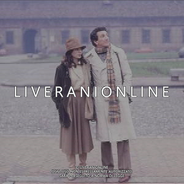 DIAP-COL-RETROSPETTIVA LUIGI VANNUCCHI ATTORE NELLA FOTO LUIGI VANNUCCHI CON LA FIGLIA SABINA A MILANO CASTELLO SFORZESCO NELL\'ANNO 1978 AG ALDO LIVERANI SAS