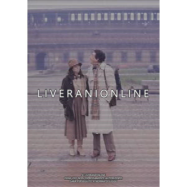 DIAP-COL-RETROSPETTIVA LUIGI VANNUCCHI ATTORE NELLA FOTO LUIGI VANNUCCHI CON LA FIGLIA SABINA A MILANO CASTELLO SFORZESCO NELL\'ANNO 1978 AG ALDO LIVERANI SAS