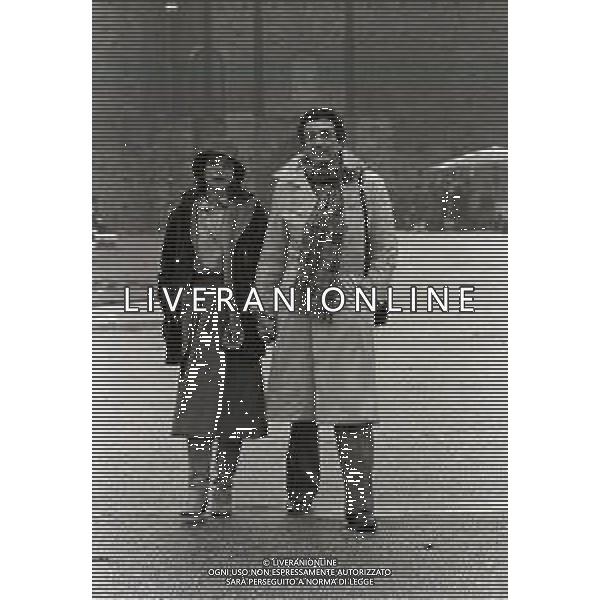 DIAP-COL-RETROSPETTIVA LUIGI VANNUCCHI ATTORE NELLA FOTO LUIGI VANNUCCHI CON LA FIGLIA SABINA A MILANO CASTELLO SFORZESCO NELL\'ANNO 1978 AG ALDO LIVERANI SAS