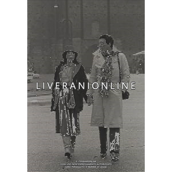 DIAP-COL-RETROSPETTIVA LUIGI VANNUCCHI ATTORE NELLA FOTO LUIGI VANNUCCHI CON LA FIGLIA SABINA A MILANO CASTELLO SFORZESCO NELL\'ANNO 1978 AG ALDO LIVERANI SAS