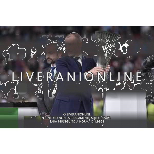 TVRG Aleksander Ceferin presidente UEFA con il trofeo della UEFA Conference League Fiorentina vs West Ham United Praga (CZE) 07-06-2023 Eden Arena Finale UEFA Conference League foto Roberto Garavaglia/ag. Aldo Liverani sas/AGENZIA ALDO LIVERANI SAS