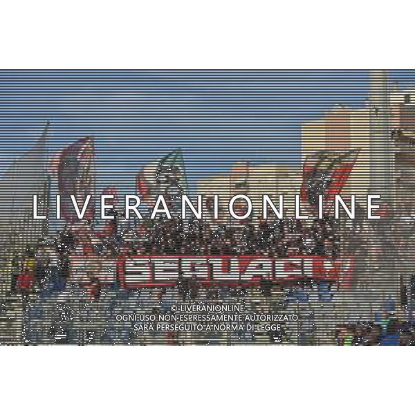 8-6-2023. Cagliari Calcio-SSC Bari. Gara andata finale play off BKT 2022/2023, stadio Unipol Domus Cagliari. Foto Salvatore Moi/Aldo Liverani s.a.s. Nella foto: Tifosi del SSC Bari in trasferta, nel settore ospiti dello stadio Unipol Domus di Cagliari. ©MOI SALVATORE / AGENZIA ALDO LIVERANI SAS