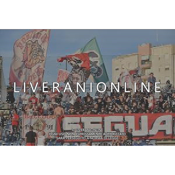 8-6-2023. Cagliari Calcio-SSC Bari. Gara andata finale play off BKT 2022/2023, stadio Unipol Domus Cagliari. Foto Salvatore Moi/Aldo Liverani s.a.s. Nella foto: Tifosi del SSC Bari in trasferta, nel settore ospiti dello stadio Unipol Domus di Cagliari. ©MOI SALVATORE / AGENZIA ALDO LIVERANI SAS