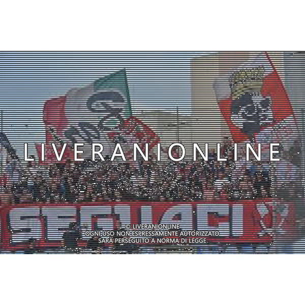 8-6-2023. Cagliari Calcio-SSC Bari. Gara andata finale play off BKT 2022/2023, stadio Unipol Domus Cagliari. Foto Salvatore Moi/Aldo Liverani s.a.s. Nella foto: Tifosi del SSC Bari in trasferta, nel settore ospiti dello stadio Unipol Domus di Cagliari. ©MOI SALVATORE / AGENZIA ALDO LIVERANI SAS