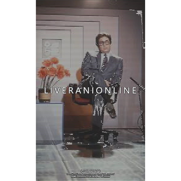 Dia- RETROSPETTIVA RENATO POZZETTO ATTORE NELLA FOTO NELLA TRASMISSIONE TELEVISIVA “ RISATISSIMA“ NELL\'ANNO 1985 AG ALDO LIVERANI SAS