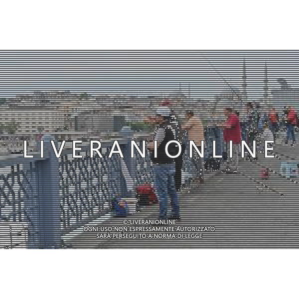 TVRG Istanbul nella foto pescatori sul ponte Galata Istanbul (TUR) 09-06-2023 Vedute delle diverse zone della citta\' foto Roberto Garavaglia/ag. Aldo Liverani sas