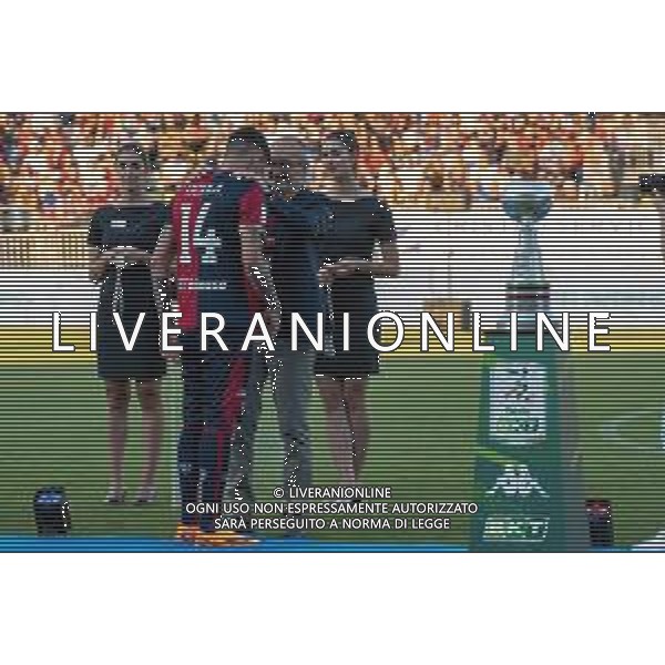 12-6-2023-Il Cagliari Calcio allo stadio Unipol Domus di Cagliari, riceve la coppa Nexus, assegnata ai vincitori dei play off Btk 2022/2023 e promossi in serie A, dopo avere battuto il SSC Bari il giorno 11/6/2023 nella finalissima. Foto Salvatore Moi/Aldo Liverani s.a.s. Nella foto: premiato Alessandro Deiola Cagliari da Paolo Truzzu sindaco di Caglia