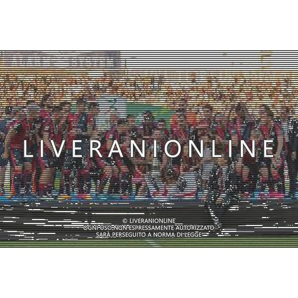 12-6-2023-Il Cagliari Calcio allo stadio Unipol Domus di Cagliari, riceve la coppa Nexus, assegnata ai vincitori dei play off Btk 2022/2023 e promossi in serie A, dopo avere battuto il SSC Bari il giorno 11/6/2023 nella finalissima. Foto Salvatore Moi/Aldo Liverani s.a.s. Nella foto: Cagliari calcio alza la coppa Nexus per avere vinto i play off serioe Btk 2022/2023 e conquistato serie A
