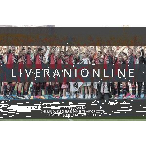 12-6-2023-Il Cagliari Calcio allo stadio Unipol Domus di Cagliari, riceve la coppa Nexus, assegnata ai vincitori dei play off Btk 2022/2023 e promossi in serie A, dopo avere battuto il SSC Bari il giorno 11/6/2023 nella finalissima. Foto Salvatore Moi/Aldo Liverani s.a.s. Nella foto: Cagliari calcio alza la coppa Nexus per avere vinto i play off serioe Btk 2022/2023 e conquistato serie A