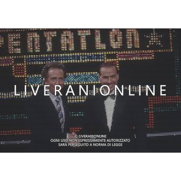 Dia- RETROSPETTIVA SILVIO BERLUSCONI STATISTA-POLITICO NELLA FOTO CON MIKE BONGIORNO CONDUTTORE TELEVISIVO DELLA TRASMISSIONE \'PENTATLON\' NEL 1985 AG ALDO LIVERANI SAS