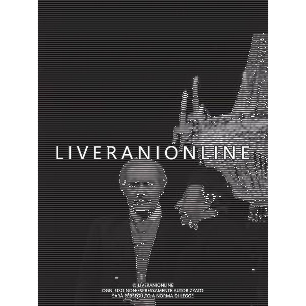 NEG-RETROSPETTIVA TURI FERRO ATTORE NELLA FOTO TURI FERRO A TEATRO NELL\'ANNO 1979 AG ALDO LIVERANI SAS