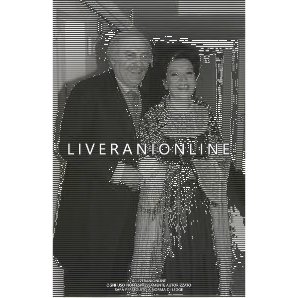 NEG-RETROSPETTIVA TURI FERRO ATTORE NELLA FOTO TURI FERRO A TEATRO NELL\'ANNO 1979 AG ALDO LIVERANI SAS