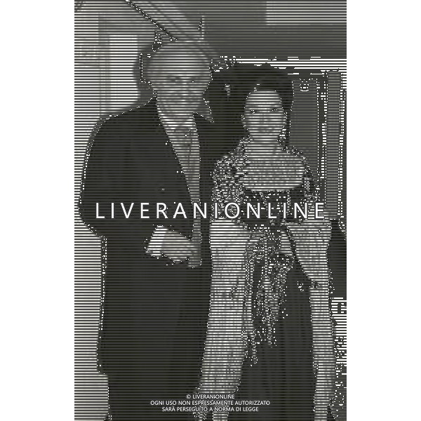 NEG-RETROSPETTIVA TURI FERRO ATTORE NELLA FOTO TURI FERRO A TEATRO NELL\'ANNO 1979 AG ALDO LIVERANI SAS