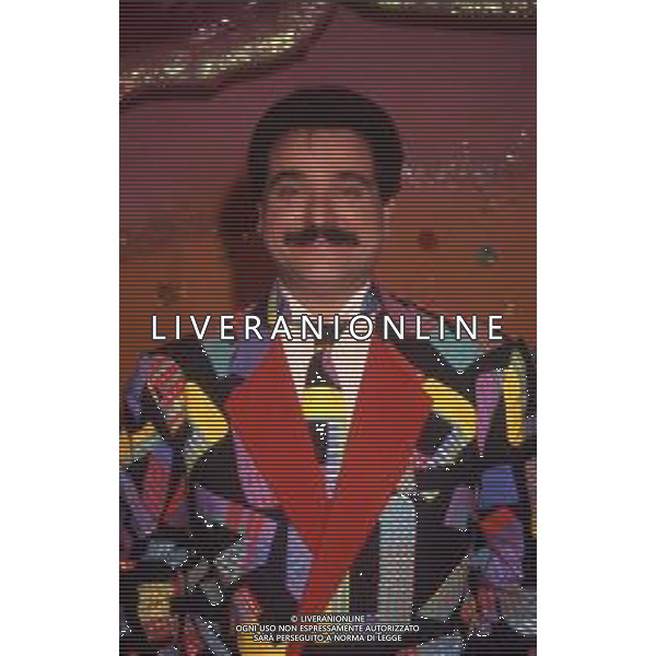 DIAP-RETROSPETTIVA SERGIO VASTANO ATTORE-COMICO   NELLA FOTO SERGIO VASTANO NELL\'ANNO 1989 NELLA TRASMISSIONE TELEVISIVA“TELEVIGGIU\' “ AG ALDO LIVERANI SAS