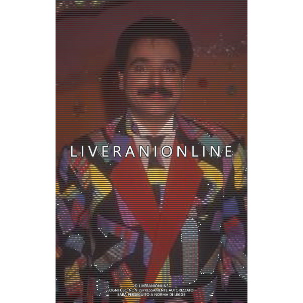 DIAP-RETROSPETTIVA SERGIO VASTANO ATTORE-COMICO  NELLA FOTO SERGIO VASTANO NELL\'ANNO 1989 NELLA TRASMISSIONE TELEVISIVA“TELEVIGGIU\' “ AG ALDO LIVERANI SAS