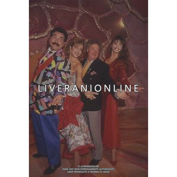 DIAP-RETROSPETTIVA SERGIO VASTANO ATTORE-COMICO   NELLA FOTO SERGIO VASTANO NELL\'ANNO 1989 NELLA TRASMISSIONE TELEVISIVA“TELEVIGGIU\' “ CON ALESSANDRA CASELLA E SABINA STILO E GIANFRANCO D\'ANGELO AG ALDO LIVERANI SAS