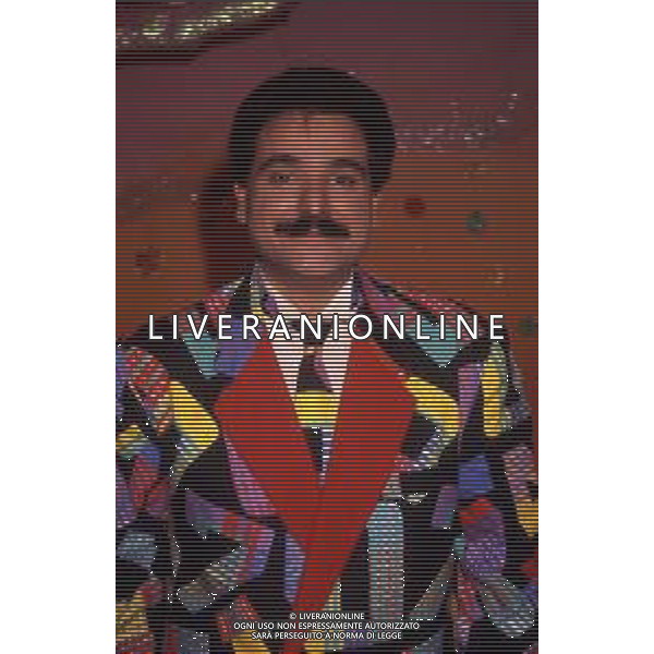 DIAP-RETROSPETTIVA SERGIO VASTANO ATTORE-COMICO   NELLA FOTO SERGIO VASTANO NELL\'ANNO 1989 NELLA TRASMISSIONE TELEVISIVA“TELEVIGGIU\' “ AG ALDO LIVERANI SAS