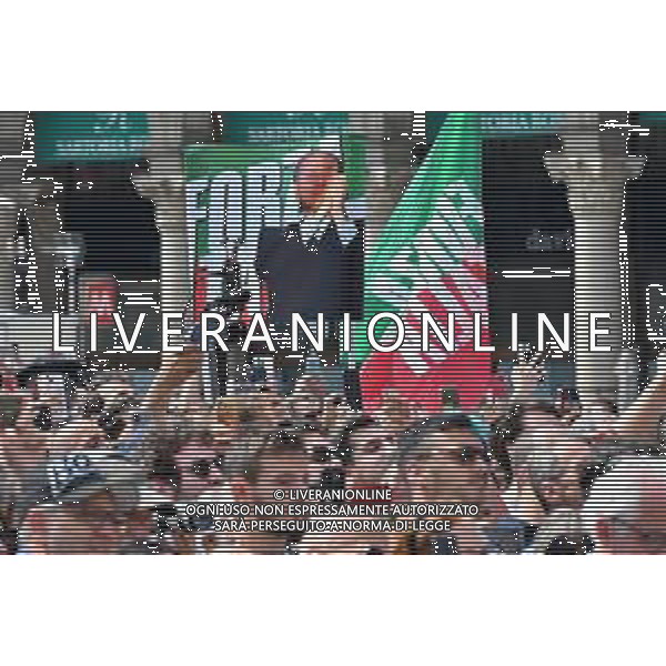 TVRG Funerale Berlusconi nella foto gente in piazza Milano 14-06-2023 Funerale di Stato per Silvio Berlusconi foto Roberto Garavaglia/ag. Aldo Liverani sas/ AGENZIA ALDO LIVERANI SAS