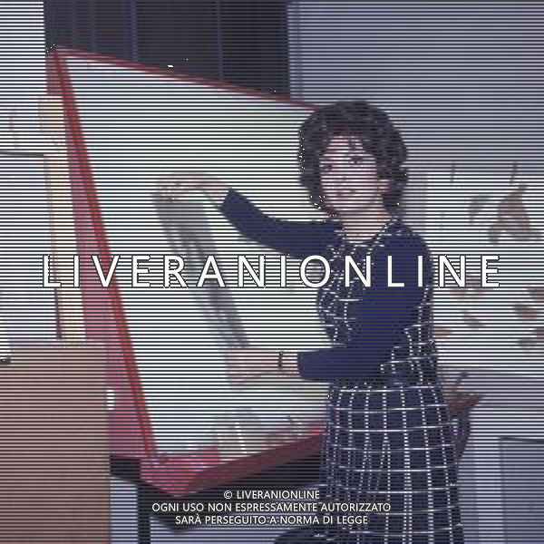 COL-RETROSPETTIVA GINA LOLLOBRIGIDA ATTRICE NELLA FOTO GINA LOLLOBRIGIDA A MILANO NELL\'ANNO 1972 PER LA STESURA DEL SUO LIBRO AG ALDO LIVERANI SAS