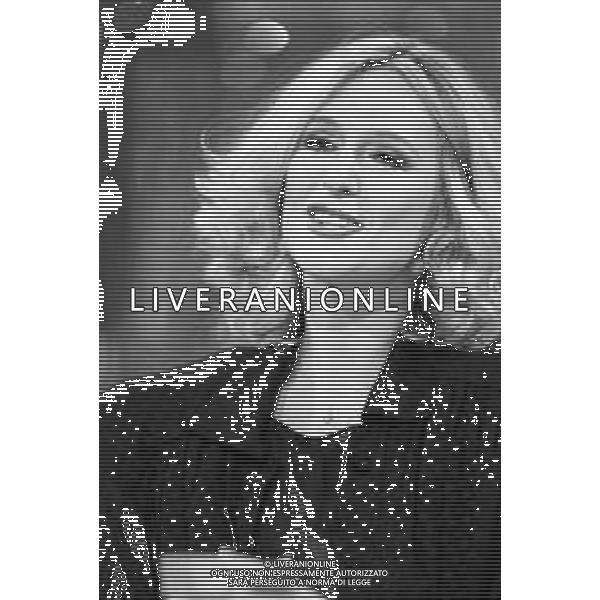 Neg- RETROSPETTIVA LORETTA GOGGI CANTANTE E CONDUTTRICE TELEVISIVA NELLA FOTO NEL PROGRAMMA RAI TV \'LORETTA GOGGI IN QUIZ\' A MILANO NEL 1984 AG ALDO LIVERANI SAS