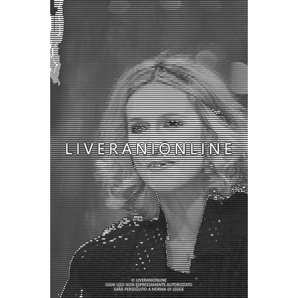 Neg- RETROSPETTIVA LORETTA GOGGI CANTANTE E CONDUTTRICE TELEVISIVA NELLA FOTO NEL PROGRAMMA RAI TV \'LORETTA GOGGI IN QUIZ\' A MILANO NEL 1984 AG ALDO LIVERANI SAS