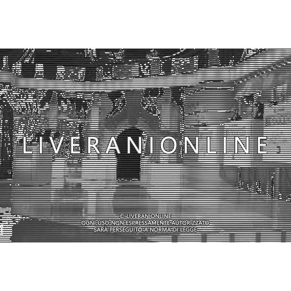 Neg- RETROSPETTIVA LORETTA GOGGI CANTANTE E CONDUTTRICE TELEVISIVA NELLA FOTO NEL PROGRAMMA RAI TV \'LORETTA GOGGI IN QUIZ\' A MILANO NEL 1984 AG ALDO LIVERANI SAS