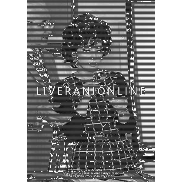 NEG-GINA LOLLOBRIGIDA ATTRICE ITALIANA - RETROSPETTIVA NELLA FOTO DURANTE LA STESURA DEL SUO LIBRO A MILANO NEL 1972 ©ARCHIVIO AGENZIA ALDO LIVERANI SAS