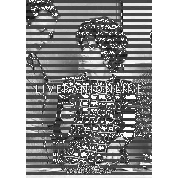 NEG-GINA LOLLOBRIGIDA ATTRICE ITALIANA - RETROSPETTIVA NELLA FOTO DURANTE LA STESURA DEL SUO LIBRO A MILANO NEL 1972 ©ARCHIVIO AGENZIA ALDO LIVERANI SAS