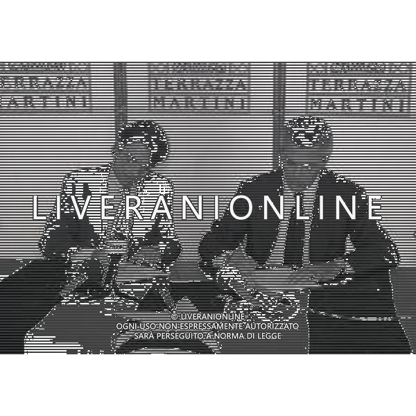 NEG-RETROSPETTIVA MASSIMO MORATTI PRESIDENTE INTER  NELLA FOTO MASSIMO MORATTI CON MARCO TRONCHETTI PROVERA PRESIDENTE PIRELLI PER LA SPONSORIZZAZIONE SULLE MAGLIE DELL\'INTER A TERRAZZA MARTINI MILANO NELL\'ANNO 1995 AG ALDO LIVERANI SAS  