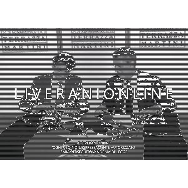 NEG-RETROSPETTIVA MASSIMO MORATTI PRESIDENTE INTER  NELLA FOTO MASSIMO MORATTI CON MARCO TRONCHETTI PROVERA PRESIDENTE PIRELLI PER LA SPONSORIZZAZIONE SULLE MAGLIE DELL\'INTER A TERRAZZA MARTINI MILANO NELL\'ANNO 1995 AG ALDO LIVERANI SAS  