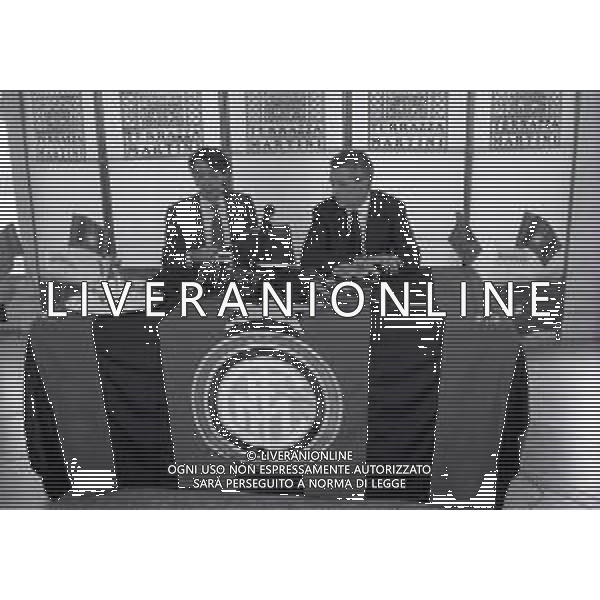 NEG-RETROSPETTIVA MASSIMO MORATTI PRESIDENTE INTER  NELLA FOTO MASSIMO MORATTI CON MARCO TRONCHETTI PROVERA PRESIDENTE PIRELLI PER LA SPONSORIZZAZIONE SULLE MAGLIE DELL\'INTER A TERRAZZA MARTINI MILANO NELL\'ANNO 1995 AG ALDO LIVERANI SAS  