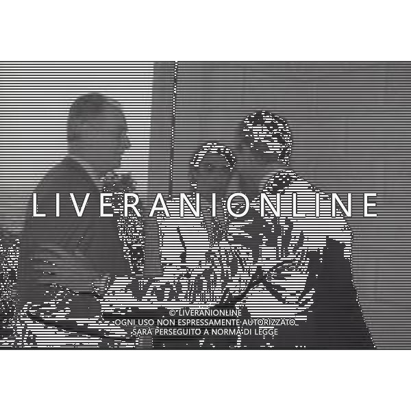 NEG-RETROSPETTIVA MASSIMO MORATTI PRESIDENTE INTER  NELLA FOTO MASSIMO MORATTI CON GIAMMARIA VISCONTI DI MODRONE E MARCO TRONCHETTI PROVERA PRESIDENTE PIRELLI PER LA SPONSORIZZAZIONE SULLE MAGLIE DELL\'INTER A TERRAZZA MARTINI MILANO NELL\'ANNO 1995 AG ALDO LIVERANI SAS  