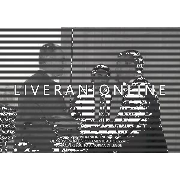 NEG-RETROSPETTIVA MASSIMO MORATTI PRESIDENTE INTER  NELLA FOTO MASSIMO MORATTI CON GIAMMARIA VISCONTI DI MODRONE E MARCO TRONCHETTI PROVERA PRESIDENTE PIRELLI PER LA SPONSORIZZAZIONE SULLE MAGLIE DELL\'INTER A TERRAZZA MARTINI MILANO NELL\'ANNO 1995 AG ALDO LIVERANI SAS 