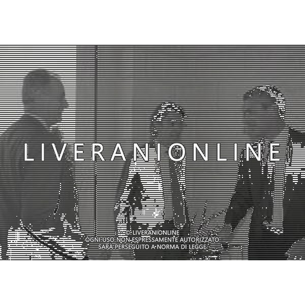 NEG-RETROSPETTIVA MASSIMO MORATTI PRESIDENTE INTER  NELLA FOTO MASSIMO MORATTI CON GIAMMARIA VISCONTI DI MODRONE E MARCO TRONCHETTI PROVERA PRESIDENTE PIRELLI PER LA SPONSORIZZAZIONE SULLE MAGLIE DELL\'INTER A TERRAZZA MARTINI MILANO NELL\'ANNO 1995 AG ALDO LIVERANI SAS 